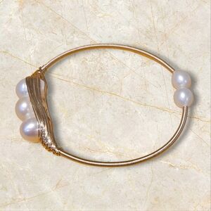 Elegant Gold plated and Real Fresh Water Pearl Bracelet